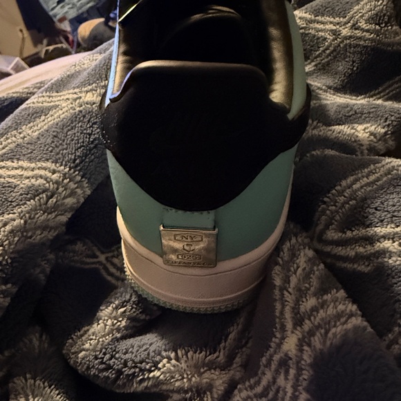 Nike x Tiffany & Co. Air Force 1 - Picture 2 of 4